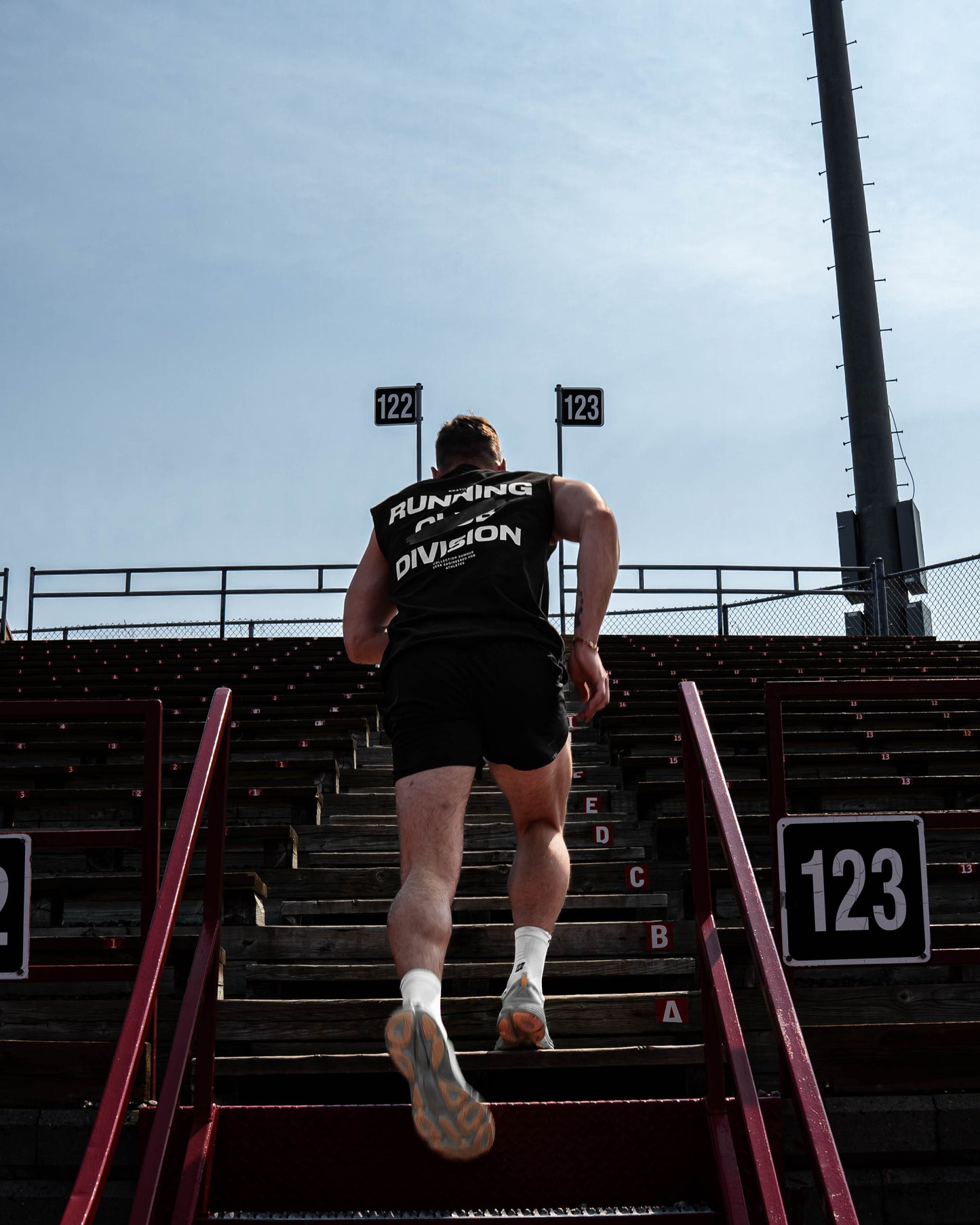RUNNING ̶C̶L̶U̶B̶ DIVISION MUSCLE TOP