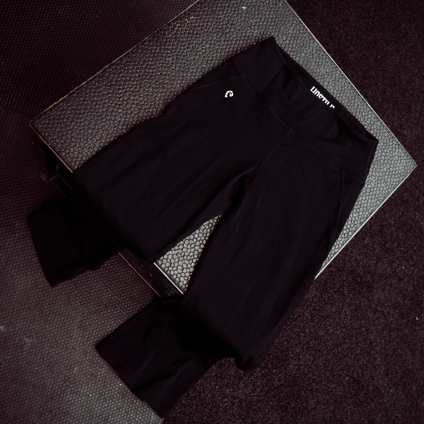 HIGH-WAIST FLARED LEGGINGS