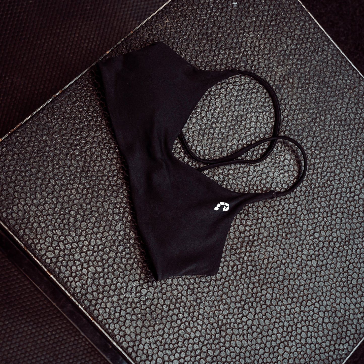 CROSS-BACK SPORTS BRA